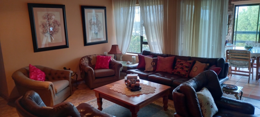 6 Bedroom Property for Sale in Bergsig Western Cape